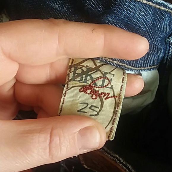 BKE Starlite Cropped Distressed Jeans - Picture 8 of 8